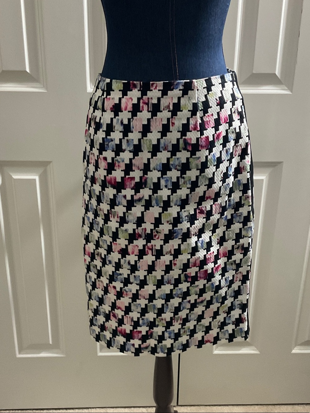 WHBM floral houndstooth cotton stretch pencil skirt